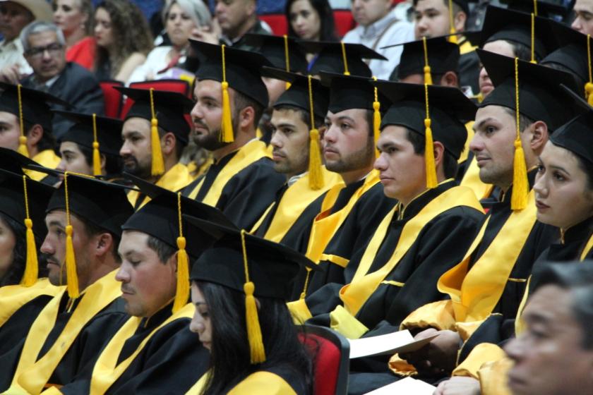 Grupo de graduados en su acto académicos 