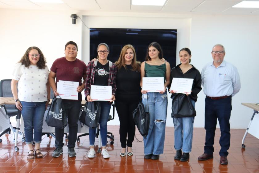 Estudiantes que obtuvieron la beca Grodman