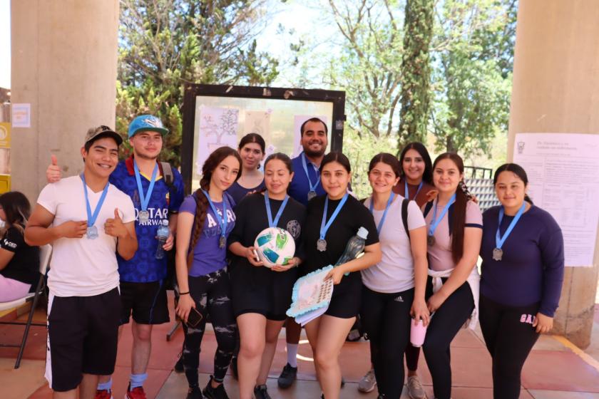 Estudiantes de Enfermería jugadores de voleibol