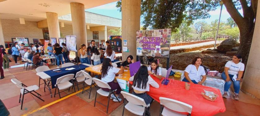 Estudiantes que participaron en la Feria de la Salud