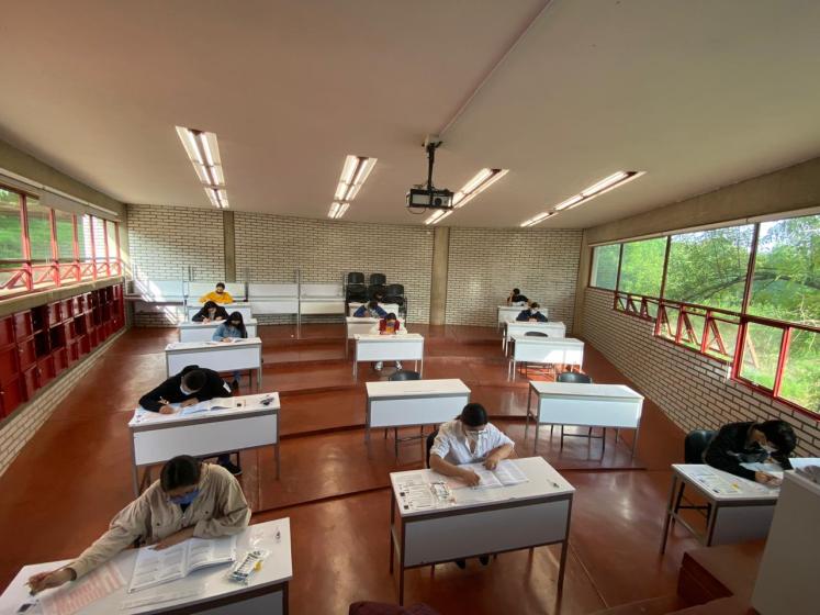 Aspirantes en el Examen de edmisiión 