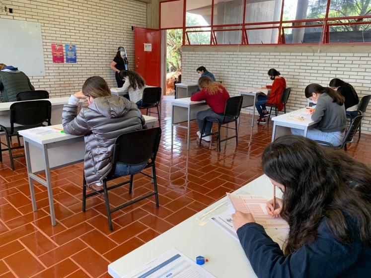 Aspirantes en el examen de admisión