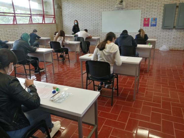 Aspirantes en el examen de admisión