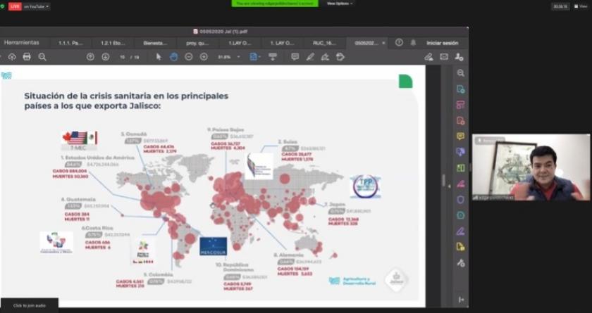 Captura de pantalla de una videollamada, se ve un mapa del mundo.