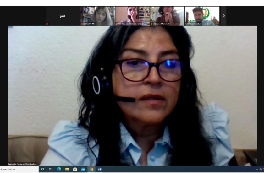 Moderadora de la presentación de proyectos de investigación de alumnos.