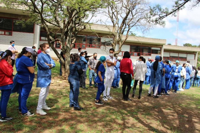 Participantes del simulacro de sismos.