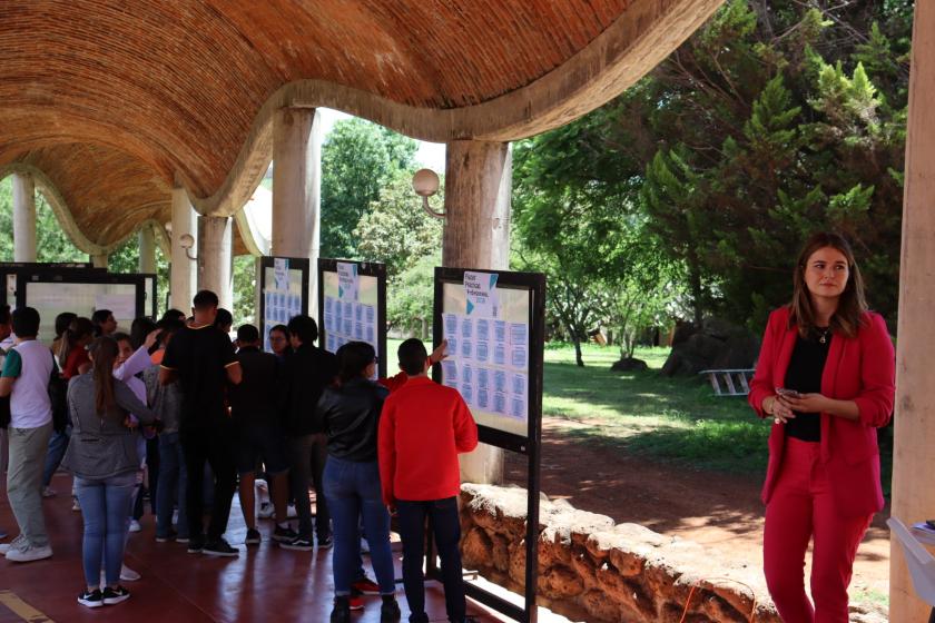 Estudiantes en Feria de Prácticas Profesionales.