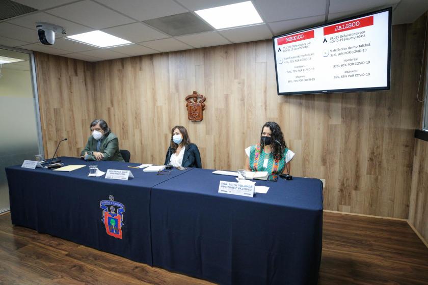 Expositores de conferencia a propósito del Día Mundial de la Población.