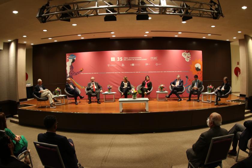 Integrantes del seminario “Jueces, democracia y tribunal constitucional”.