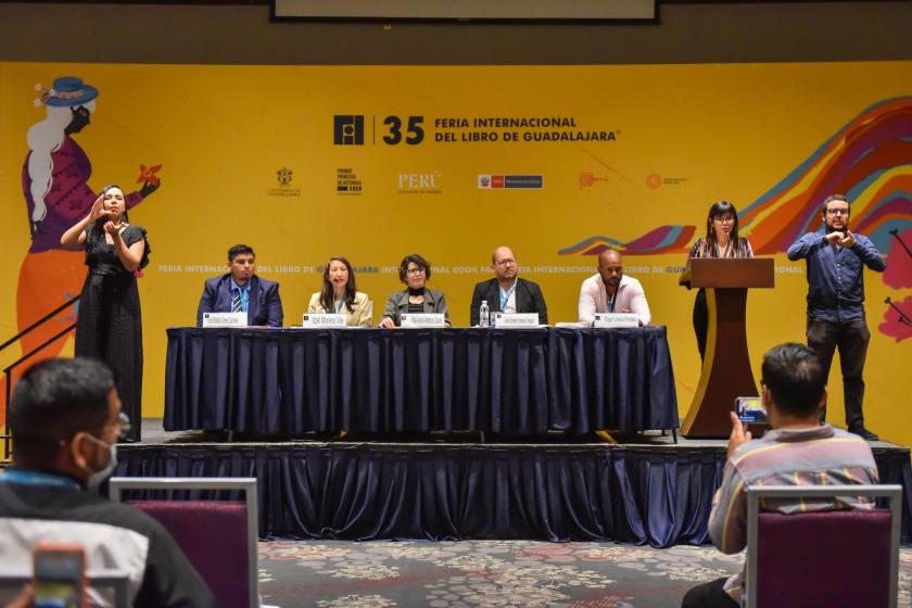 Expositores de la conferencia "Educación para la comunidad sorda".