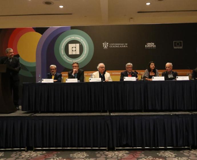 Integrantes de la Charla “Hacia una nueva teoría del desarrollo”.