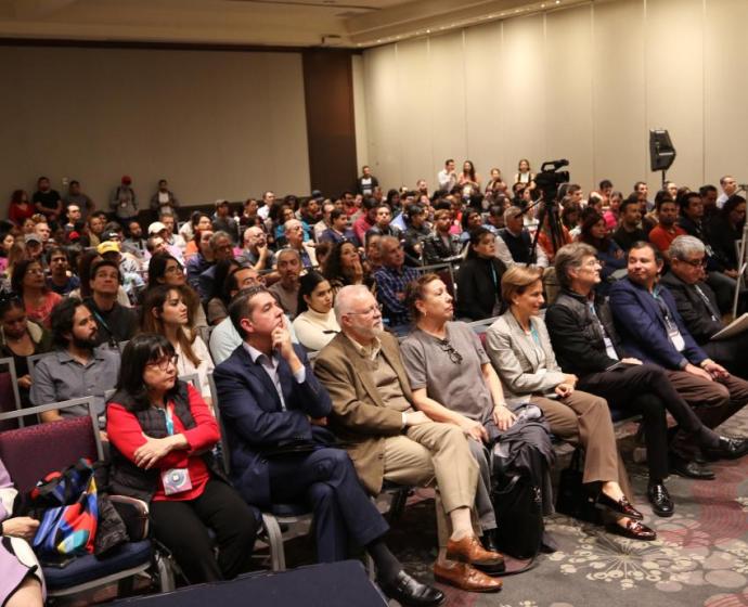 Público de la Charla “Hacia una nueva teoría del desarrollo”.