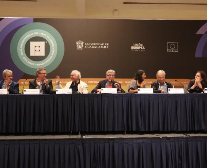 Integrantes de la Charla “Hacia una nueva teoría del desarrollo”.