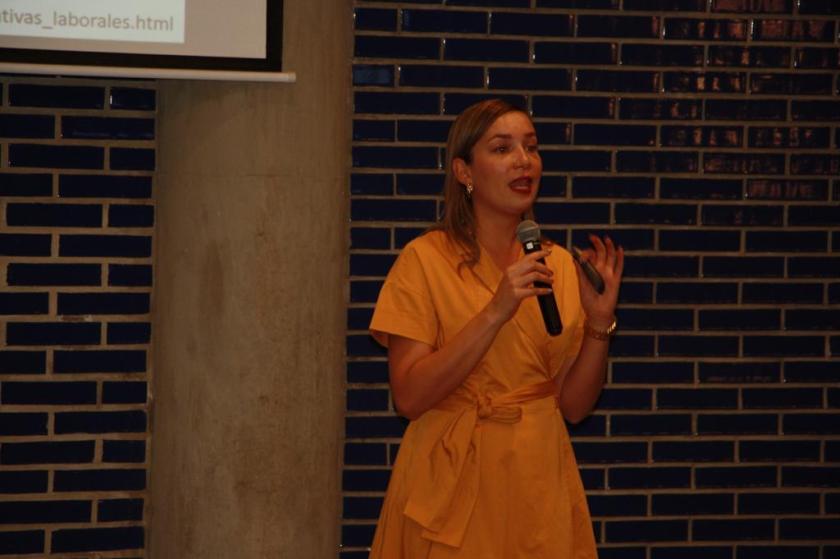 Expositora de la conferencia "Plan de Vida y Carrera".