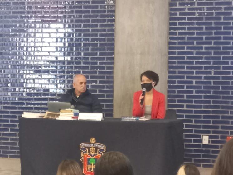 Expositor de la conferencia “Vivir con los Indígenas: una experiencia”.