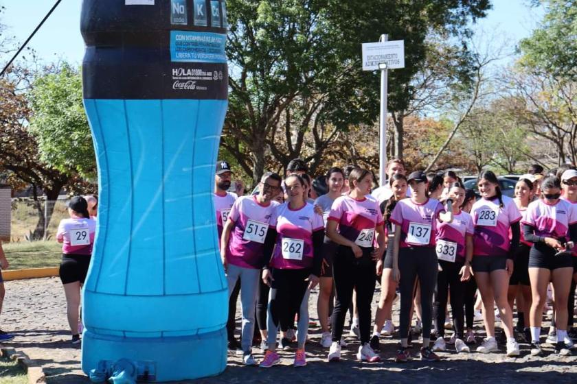 Participantes de la carrera en el marco del Día Internacional de la Mujer.