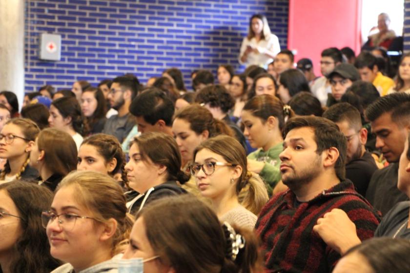 Público de la Conferencia “La Vida académica ¿lejos o cerca de la vida empresarial?”.