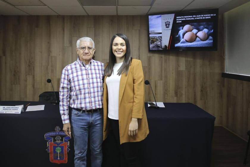 Investigadores y expositores del tema de alza de huevo.