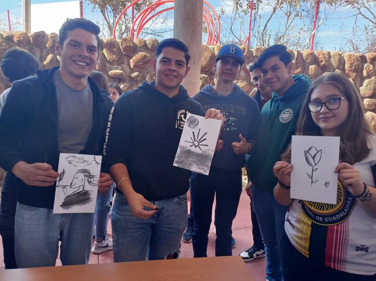 Estudiantes en talleres de CUAltos.