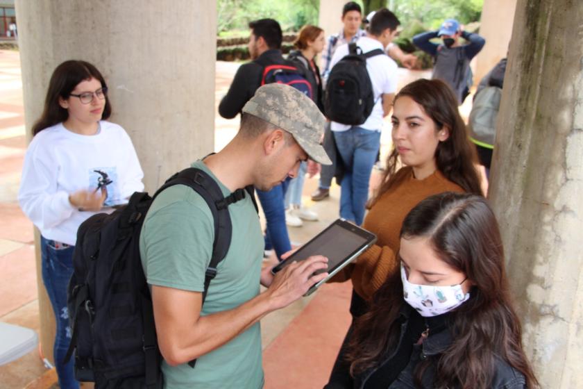 Estudiantes en Feria de Prácticas Profesionales.