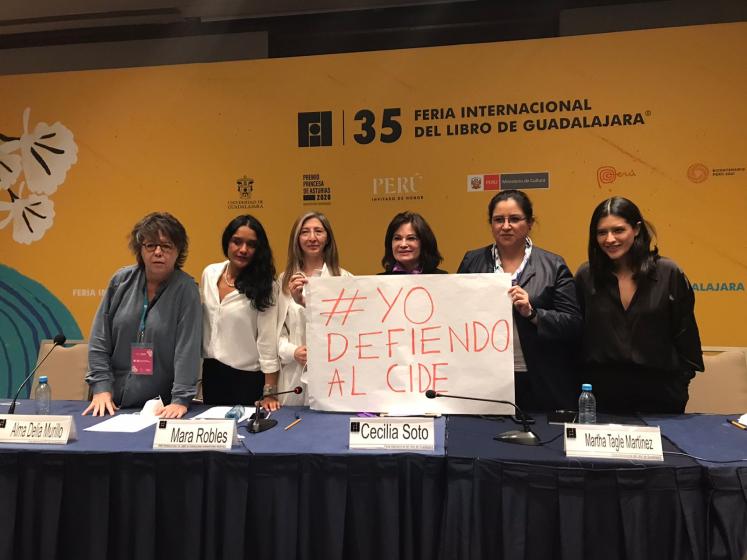 Expositoras de la Conferencia " ¿Es la democracia liberal compatible con las luchas de las mujeres por una vida digna?".