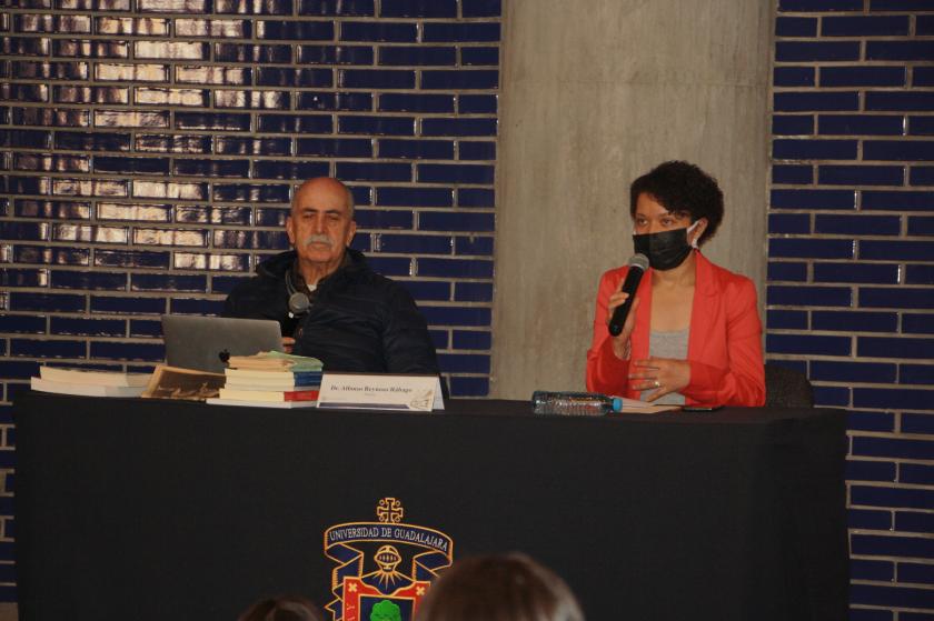 Expositor de la conferencia “Vivir con los Indígenas: una experiencia”.
