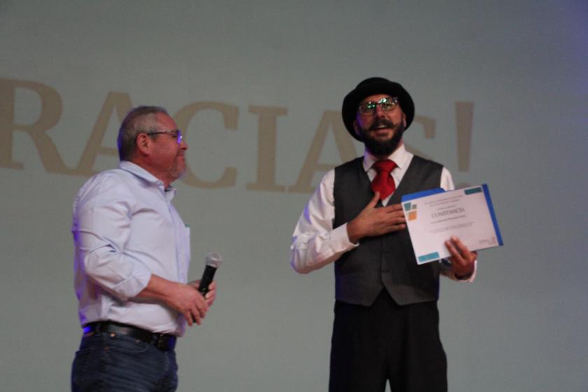 Fundador de Risaterapia A. C, Andrés Aguilar, con autoridad CUAltos.