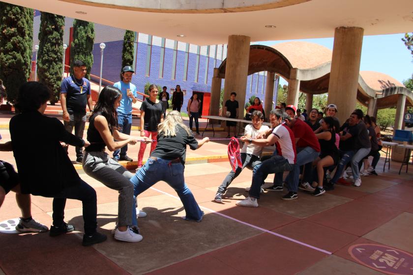 Estudiantes en actividades del Día del Estudiante.