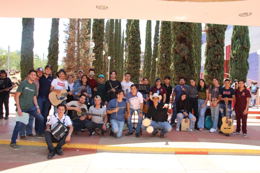 Estudiantes en actividades del Día del Estudiante.