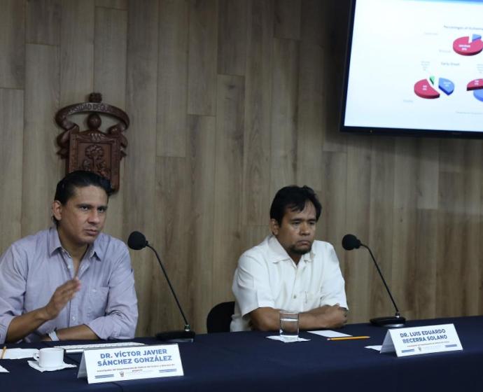 Investigadores en rueda de prensa.