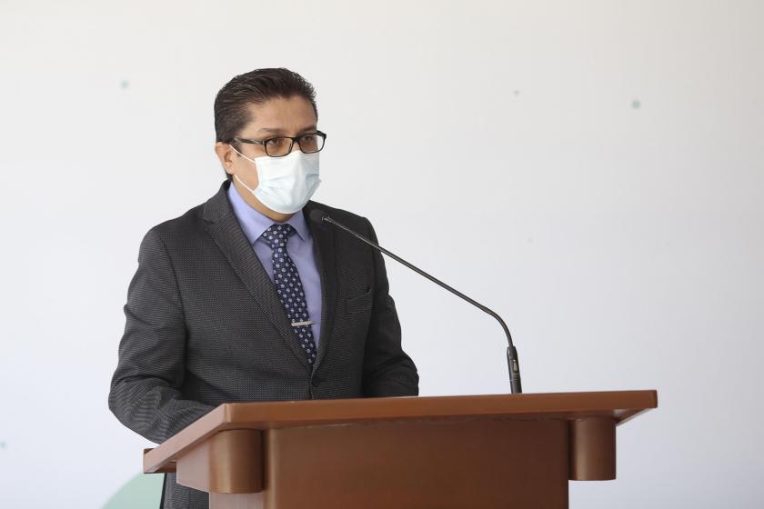 Integrante de la rueda de prensa para el regreso a clases.
