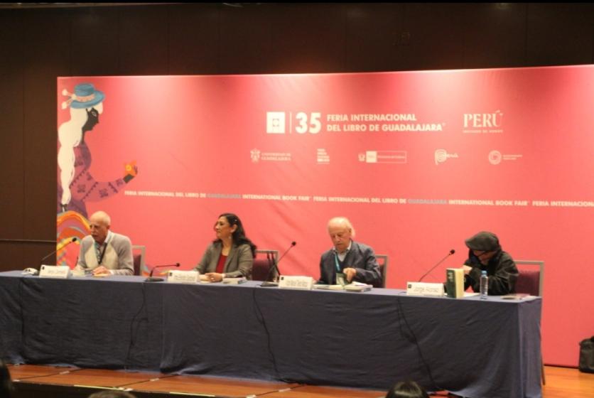 Integrantes en la presentación del libro “La ceguera de los modernos".