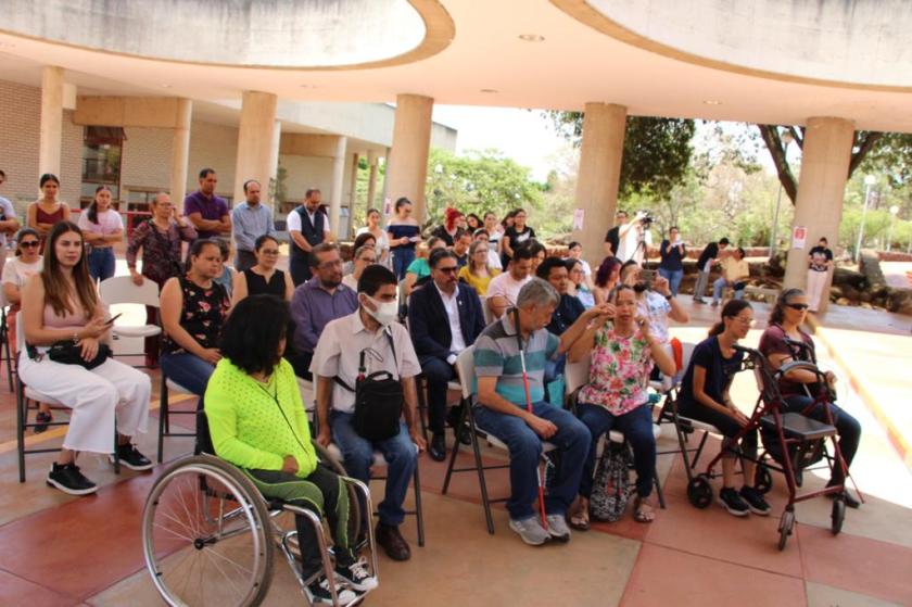 Participantes del evento de concientización sordoceguera.