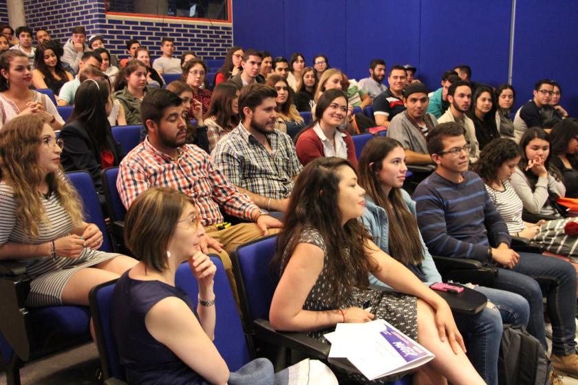 Público del Diálogo "La igualdad como camino para alcanzar la felicidad".