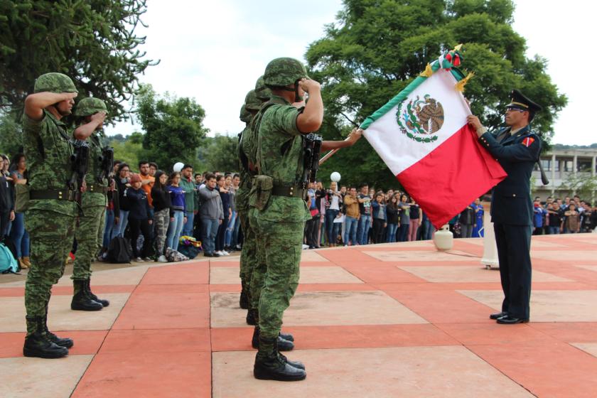 Bandera mexicana en cualtos