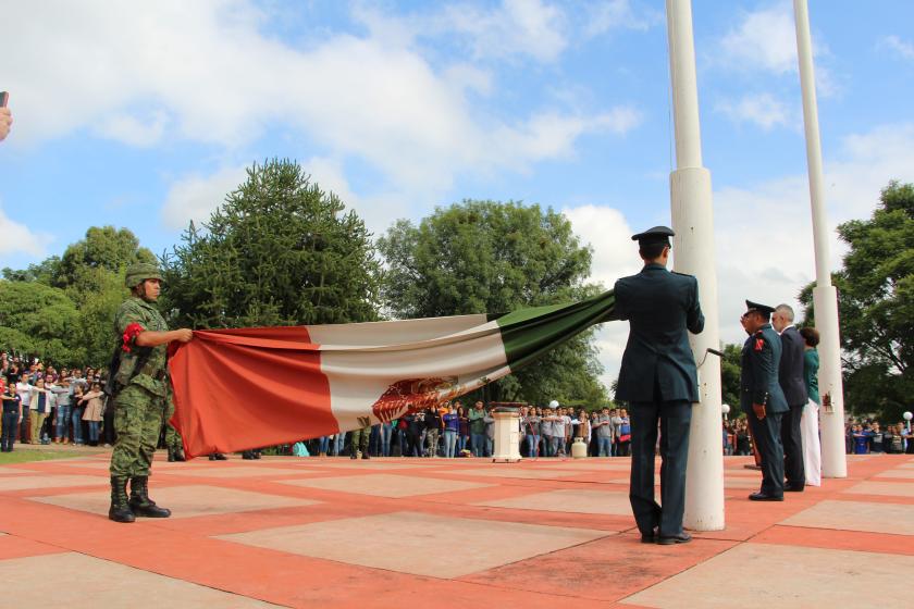 Nueva bandera mexicana en cualtos