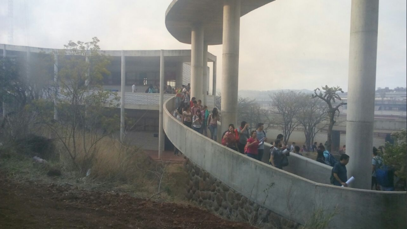 Edificio H y alumnado