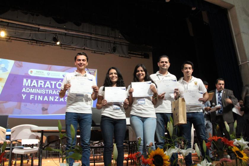 Equipo en el maratón de conocimiento ANFECA.