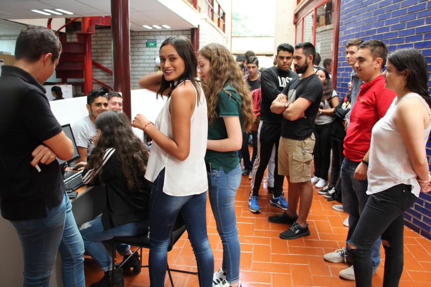 Participantes en el ejercicio de simulación de la votación electrónica.