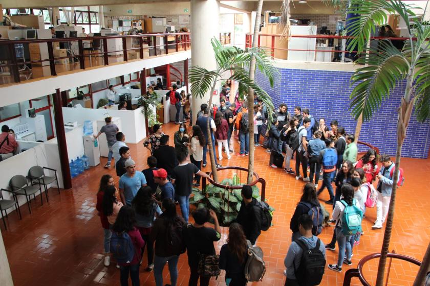 Participantes en el ejercicio de simulación de la votación electrónica.