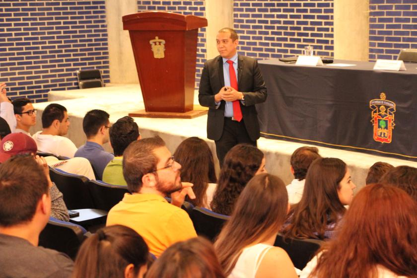 Expositor de la conferencia  “Consultoría en Materia de Comercio Exterior y Aduanas”.