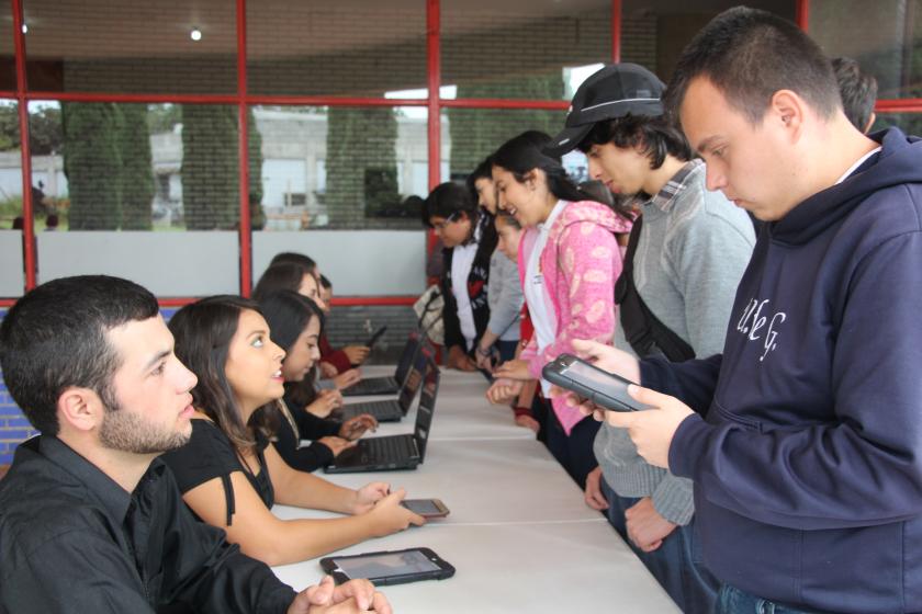 Alumnos de Bachille y prestadores de servicio