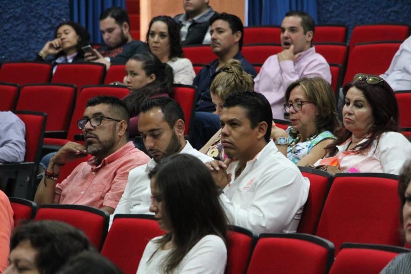 Académicos, enpresarios y autoridades del municipio de Tepatitlán