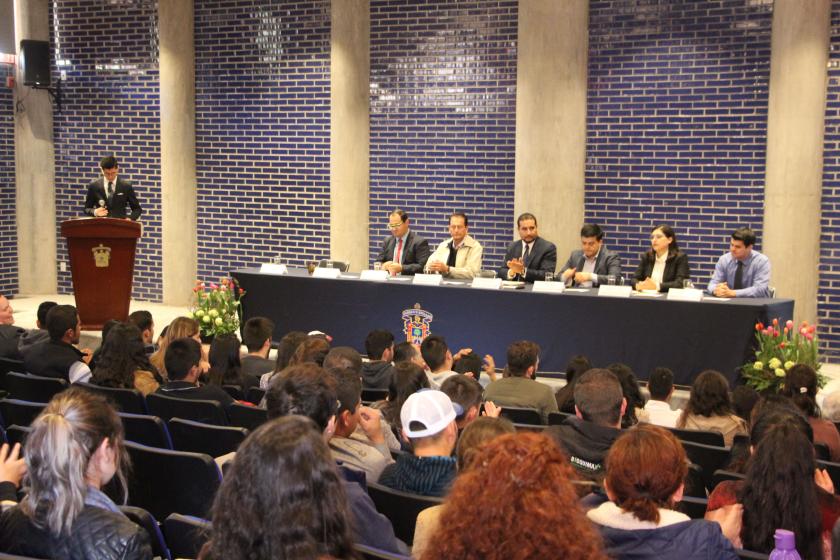 Integrantes y público de la Ceremonia de reconocimiento.