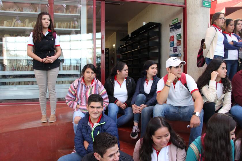 Alumnos en tour por CUAltos.