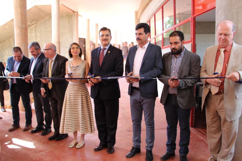 Integrantes de la inauguración del Edificio H.