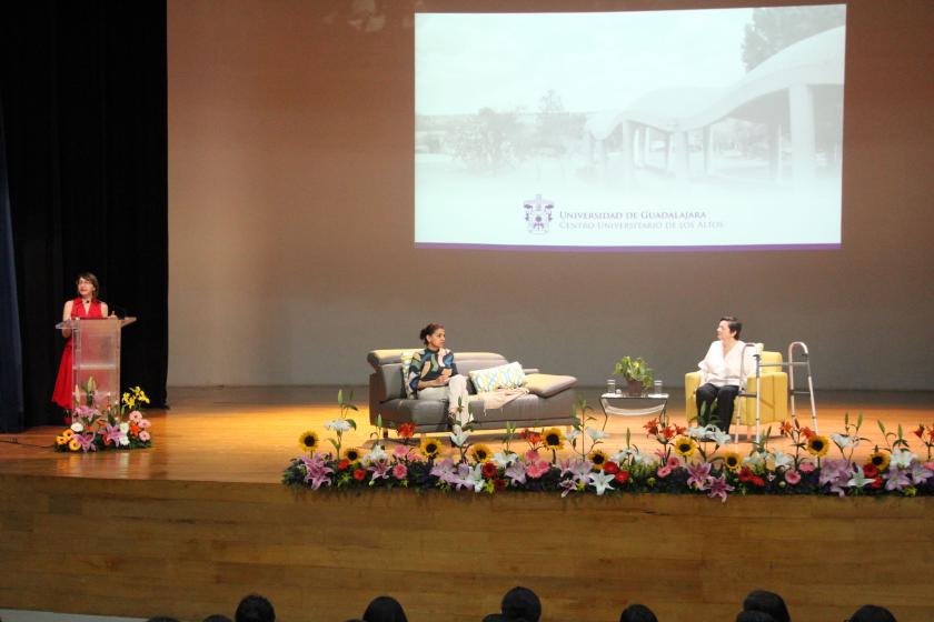 Expositoras en el Ciclo de conferencias Voces de Mujer.