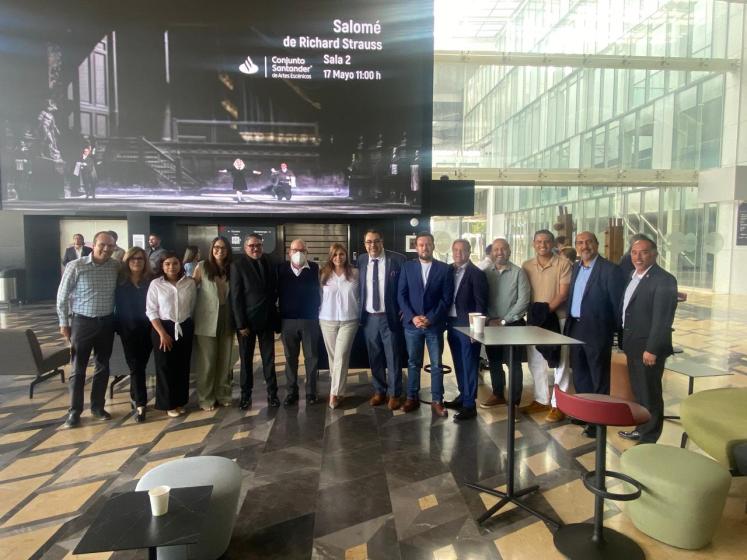 Develan escultura del licenciado Raúl Padilla López