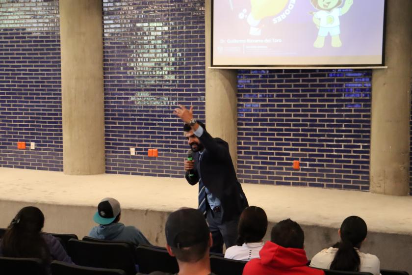 Ciclo de Conferencias del Día del Médico Veterinario en el CUAltos: Emergencias Equinas, Nutrición Porcina y Emprendimiento para Estudiantes