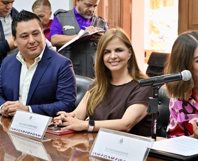 Dialogan Ricardo Villanueva y Karla Planter con diputadas y diputados locales